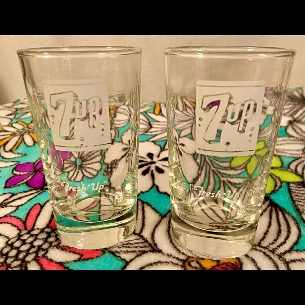 2 Vintage 1940’s 7 Up Drinking Glasses – “The Fresh UpDrink” Vintage Advertising - Picture 2 of 8